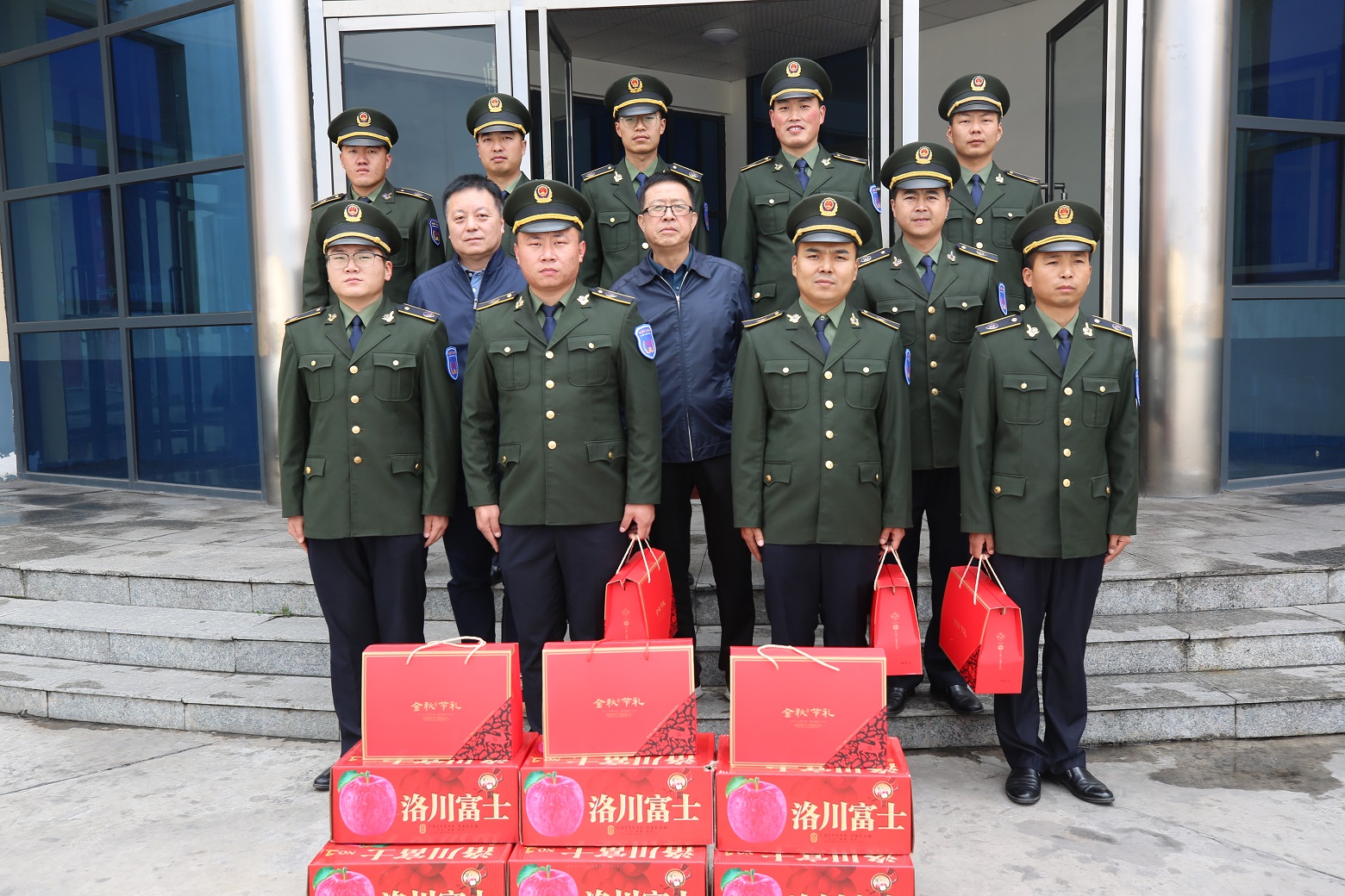 1600925953972375.jpeg 救护中队慰问.JPG