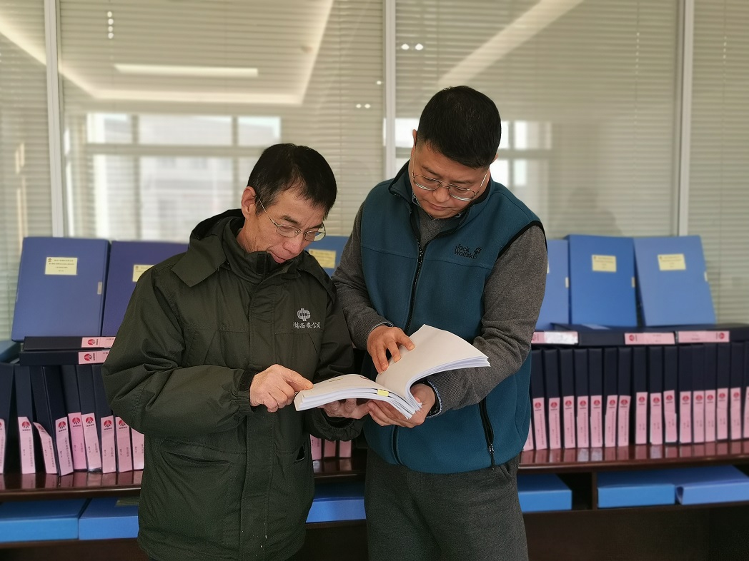 1610159296594304.jpeg 现场查看相关资料.jpg